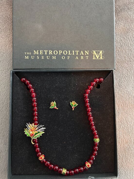 Metropolitan Museum of Art  Holiday  Necklace & Earring Set - Picture 1 of 9